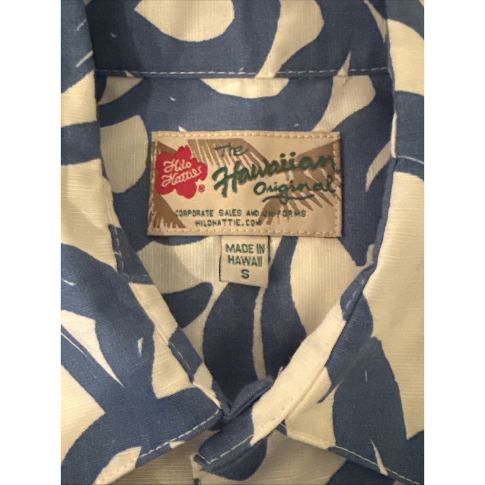 Hilo Hattie Floral Hawaiian Camp Shirt Mens Small Cream Blue Pineapple Pareo NWT - Picture 7 of 8